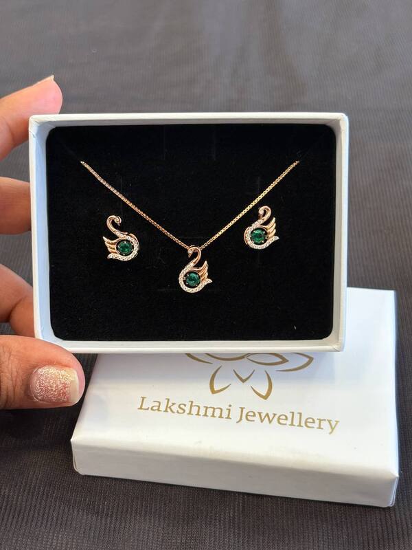 Silver swan green pendant set with rosegold finish