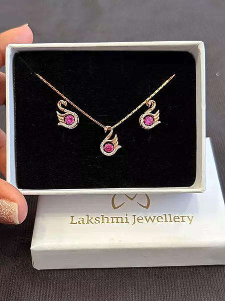 Silver swan pink pendant set with rosegold finish