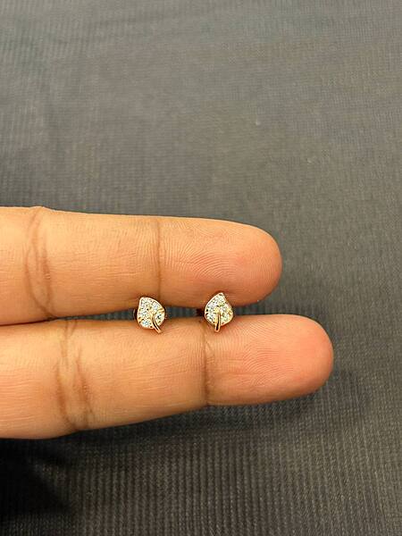 Silver illai1 stud with rosegold finish