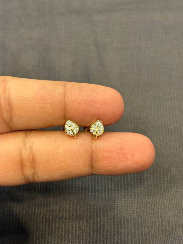 Silver illai1 stud with gold finish