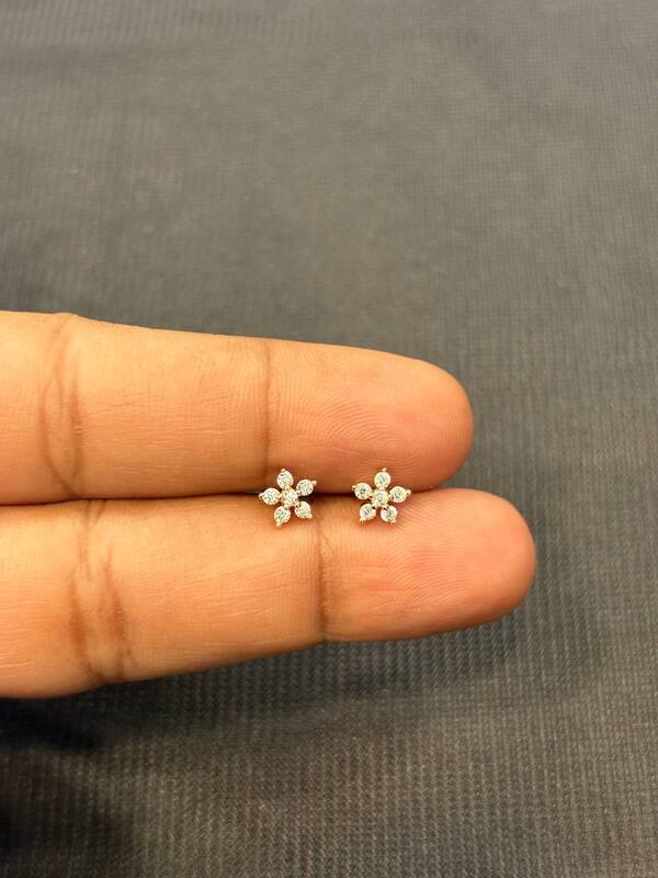 Silver whity stud with rosegold finish