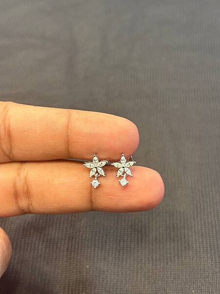 Silver star drops stud