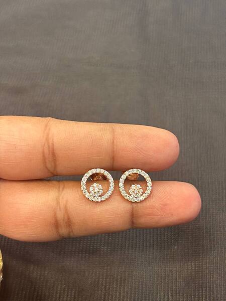 Silver round1 flower stud with rosegold finish
