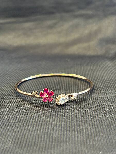 Silver redd flower kada with rosegold finish