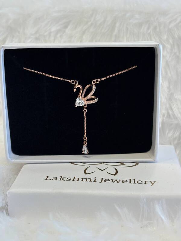 Silver swan white chain with rosegold finish