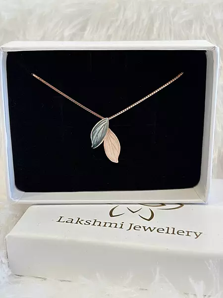 Silver double leaf chain with rosegold finish