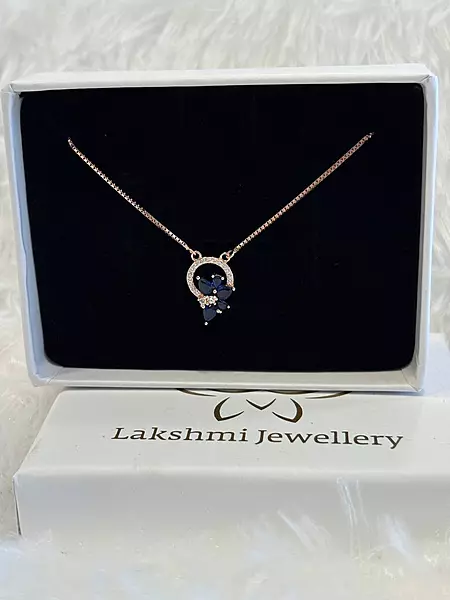 Silver blue round flower with roesgold finish