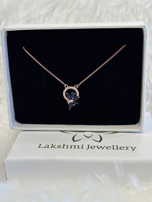 Silver blue round flower with roesgold finish