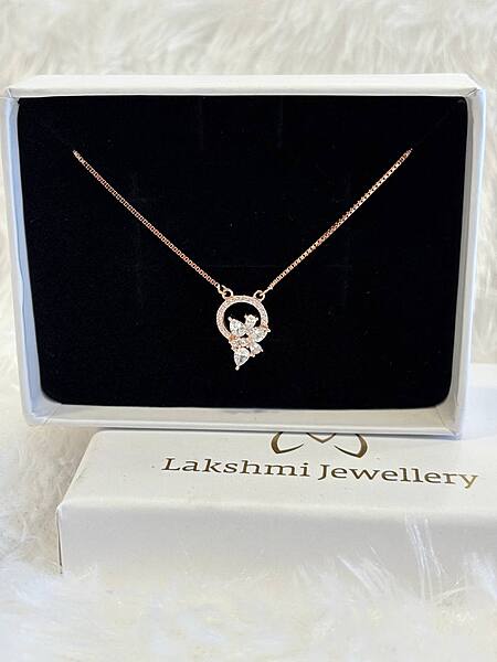 Silver white round flower with rosegold finish