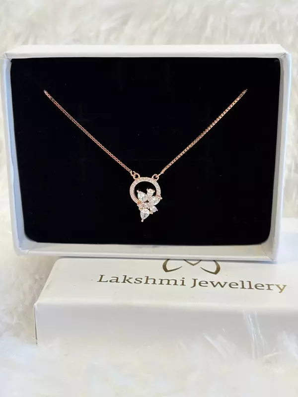 Silver white round flower with rosegold finish