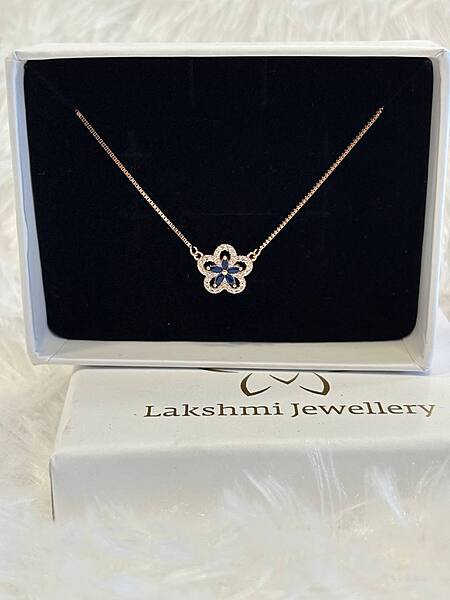 Silver bluie flower chain with rosegold finish