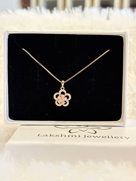 Silver whitie flower chain with rosegold finish