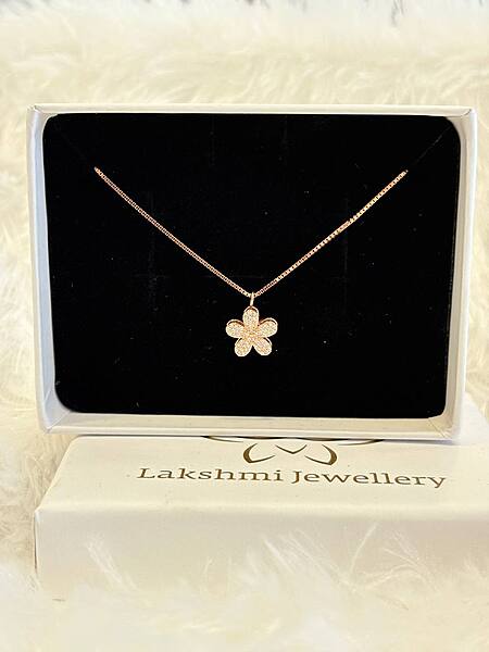 Silver double flower chain with rosegold finish