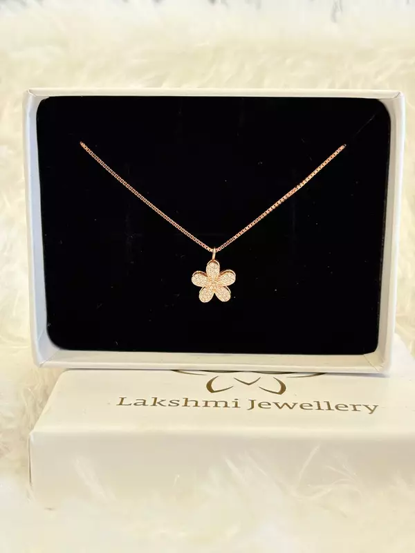 Silver double flower chain with rosegold finish