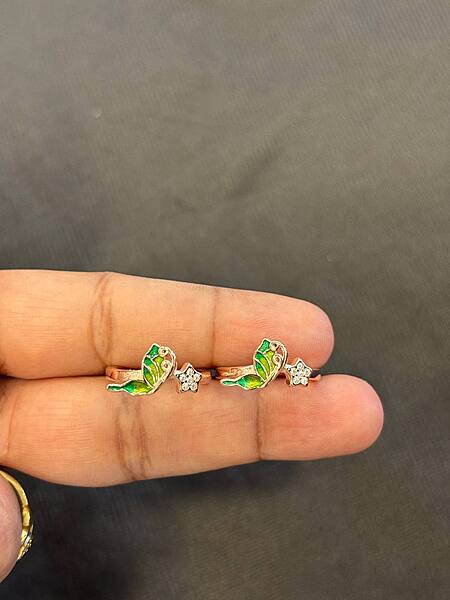 Silver white stone butterfly toe ring with roesgold finish