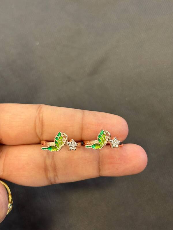 Silver white stone butterfly toe ring with roesgold finish