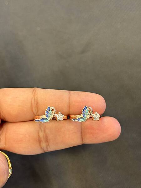 Silver stone butterfly toe ring with roesgold finish