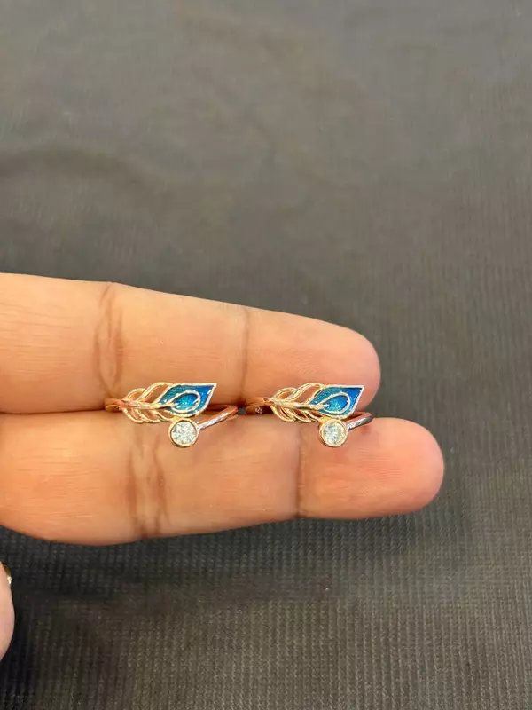 Silver feather toe ring with rosegold finish