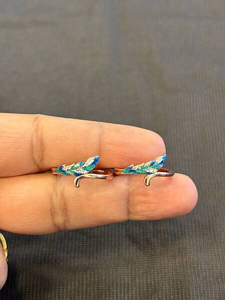 Silver multi feather toe ring with rosegold finish