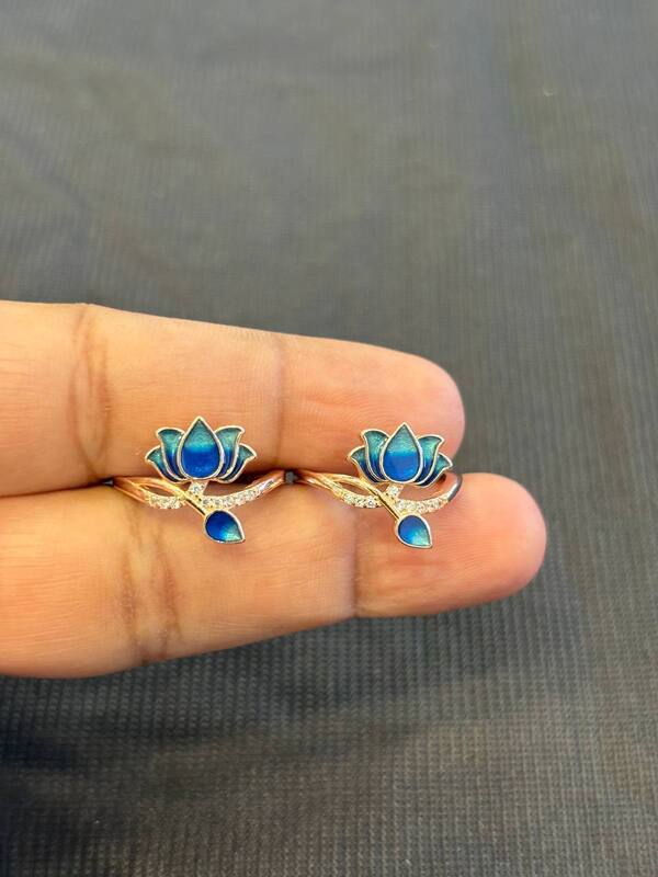 Silver blue lotus toe ring with rosegold finish