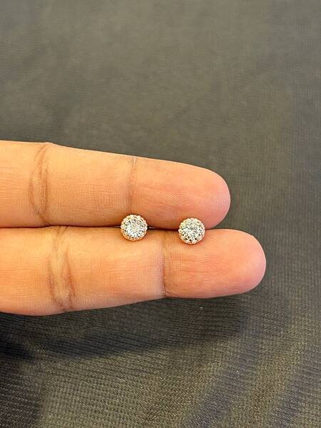 Silver stone stud with rosegold finish