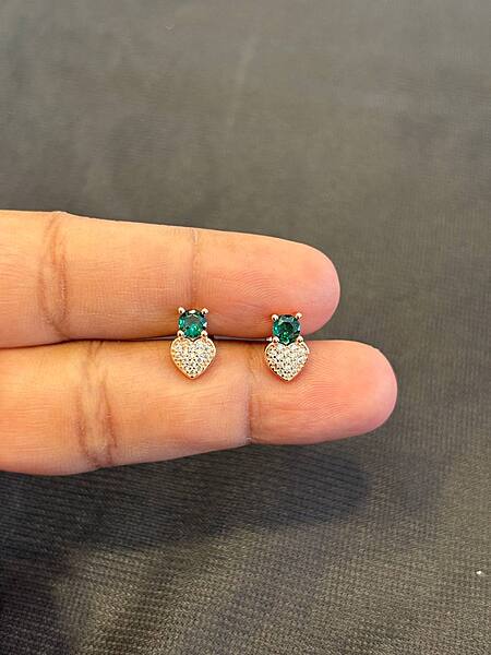 Silver hearty green stone with rosegold finish