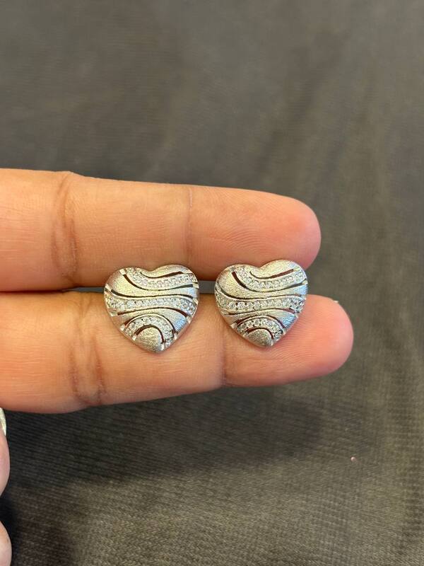 Silver heart stud
