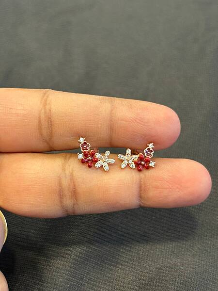 Silver double flower stud with rosegold finish