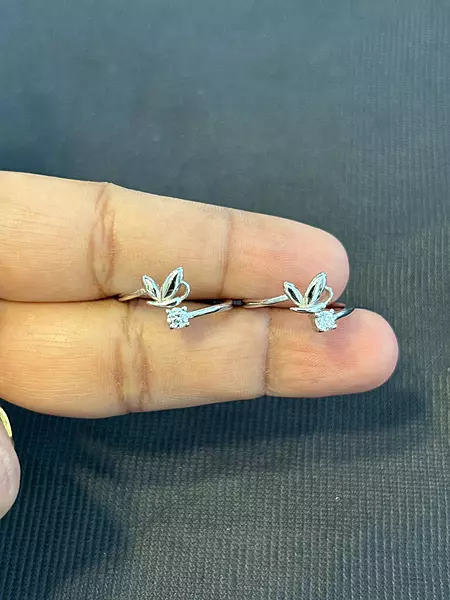 Silver poo toe ring