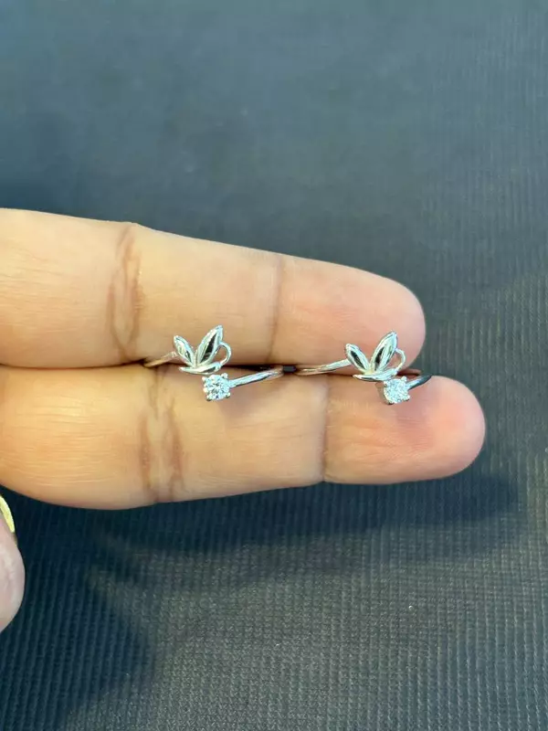 Silver poo toe ring