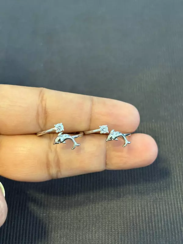 Silver dolphin toe ring