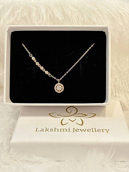 Silver solitaire round chain with rosegold finish