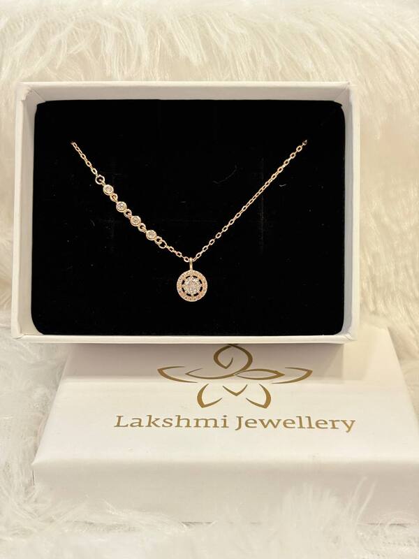Silver solitaire round chain with rosegold finish