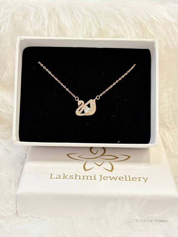 Silver swann chain with rosegold finish