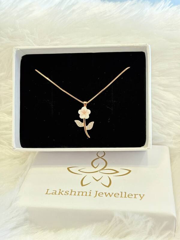 Silver  whitee flower chain with rosegold finish