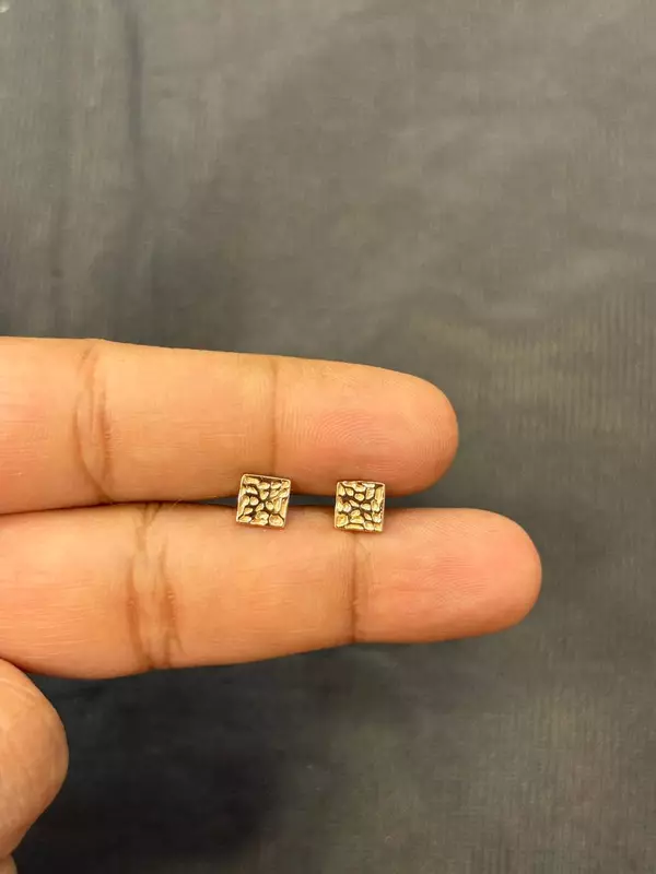 Silver dotted second stud with rosegold finish