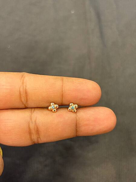 Silver tedddy second stud with rosegold finish