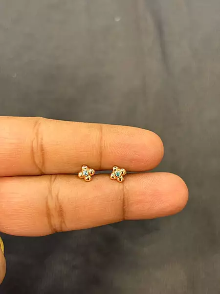 Silver tedddy second stud with rosegold finish