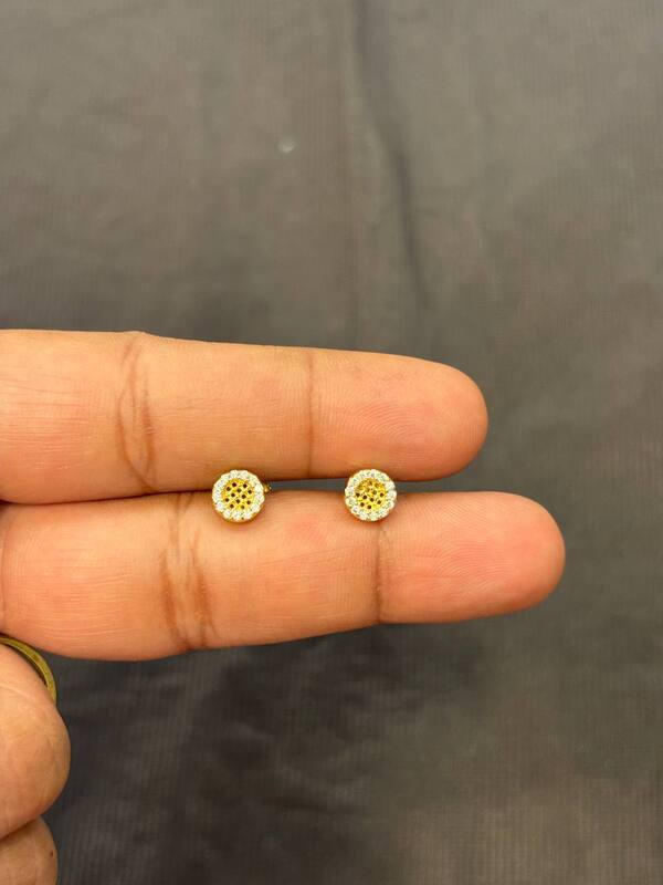 Silver min second stud with gold finish