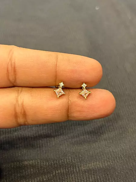 Sliver pink marriot second stud with rosegold finish
