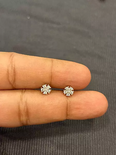 Silver mulai second stud with rosegold finish
