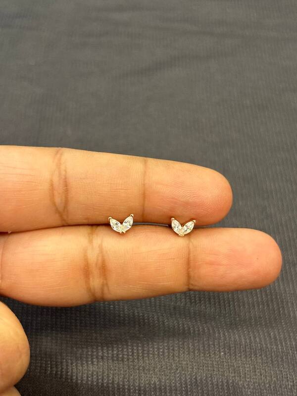 Silver twin leaf second stud with gold finish