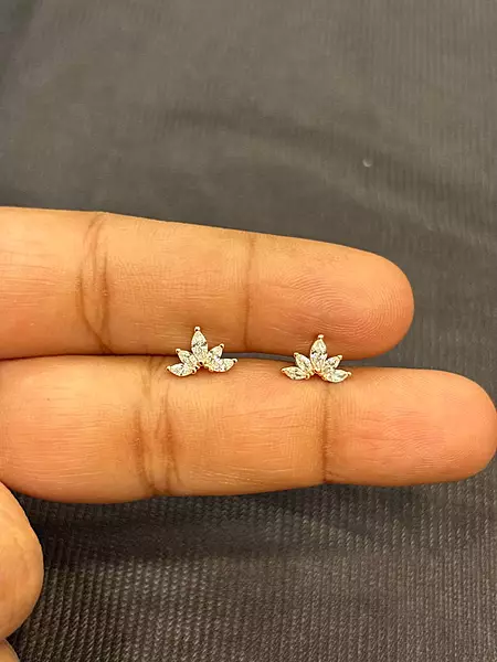 Silver kurinji white second stud with gold finish