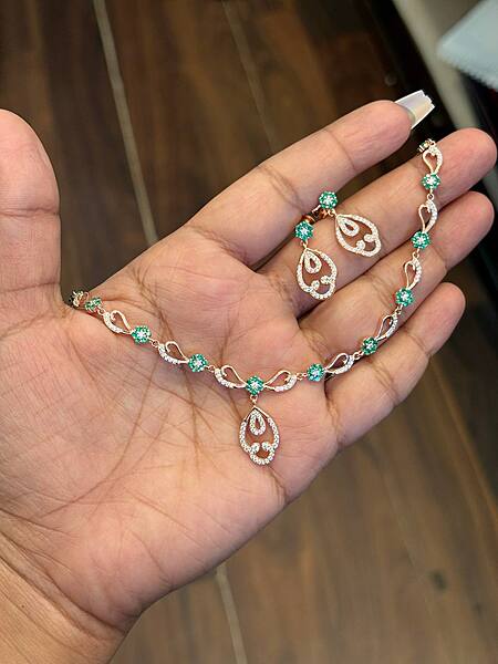 Silver tulip necklace with roesgold finish