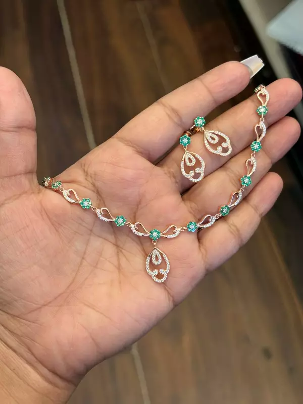 Silver tulip necklace with roesgold finish