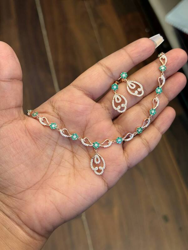 Silver tulip necklace with roesgold finish