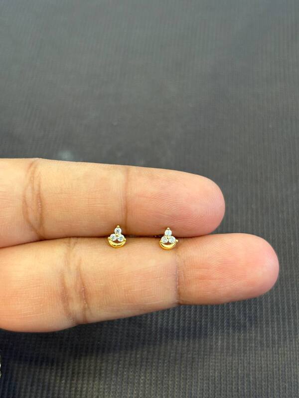 Tristone 9 carat gold stud
