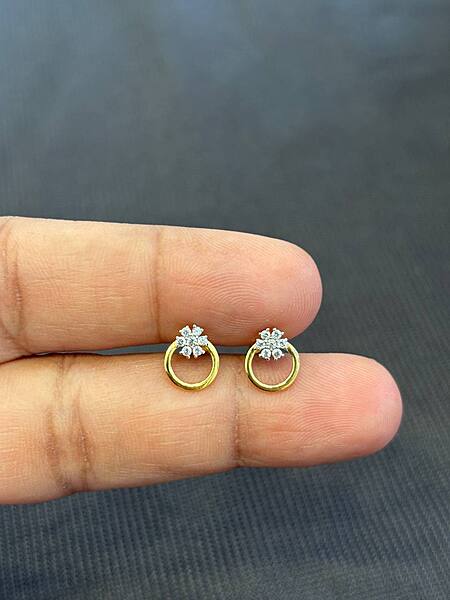 Flower ring 9 carat stud