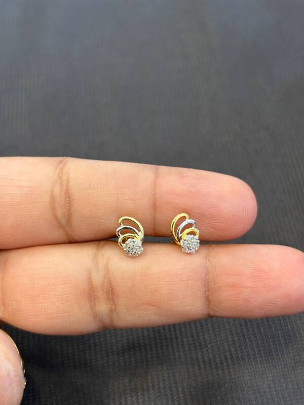 Fly dual tone 9 carat gold stud