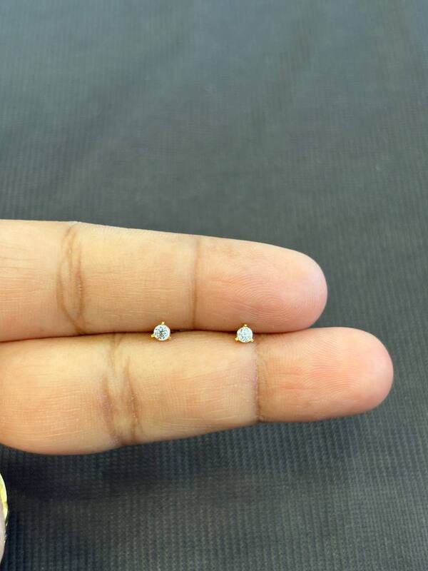 White stone 9 carat gold stud